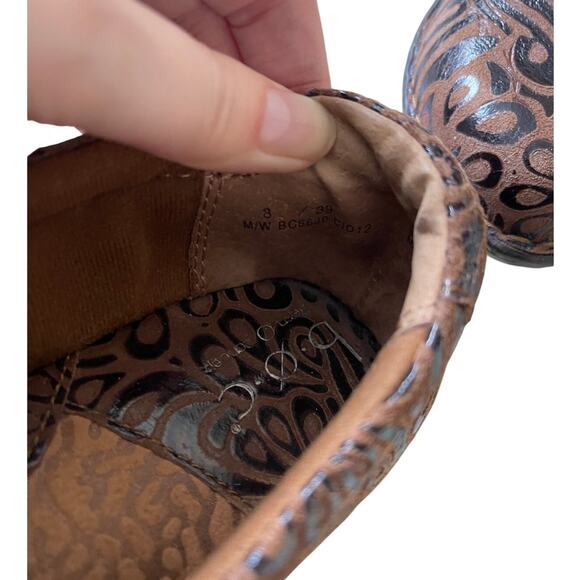 BOC Born Concept Womens 8 Peggy Tumbled Tooled Leather Clogs Slip On Shoes Brown - Picture 5 of 6